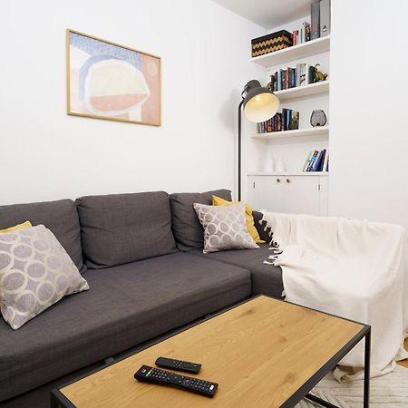 Lovely Apartment In Victoria Park Village Londres Exterior foto