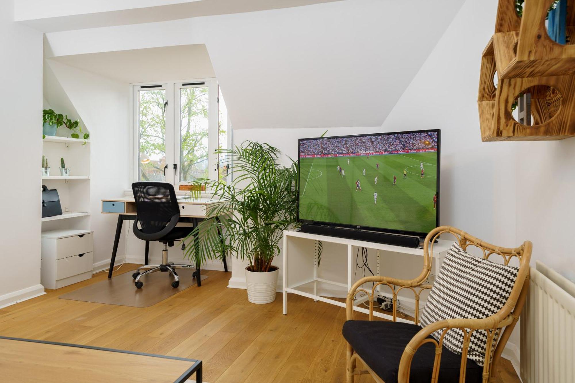 Lovely Apartment In Victoria Park Village Londres Exterior foto