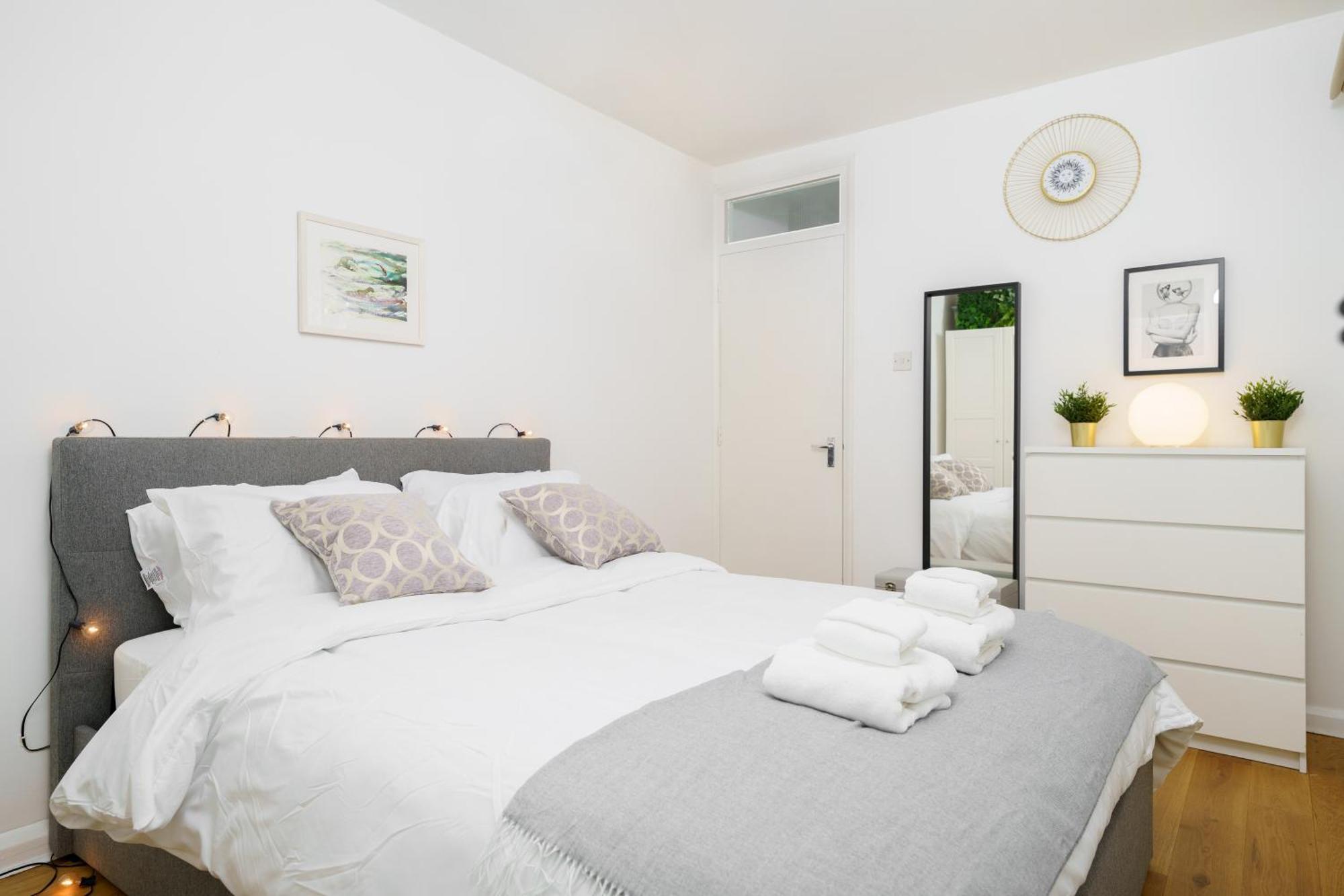 Lovely Apartment In Victoria Park Village Londres Exterior foto