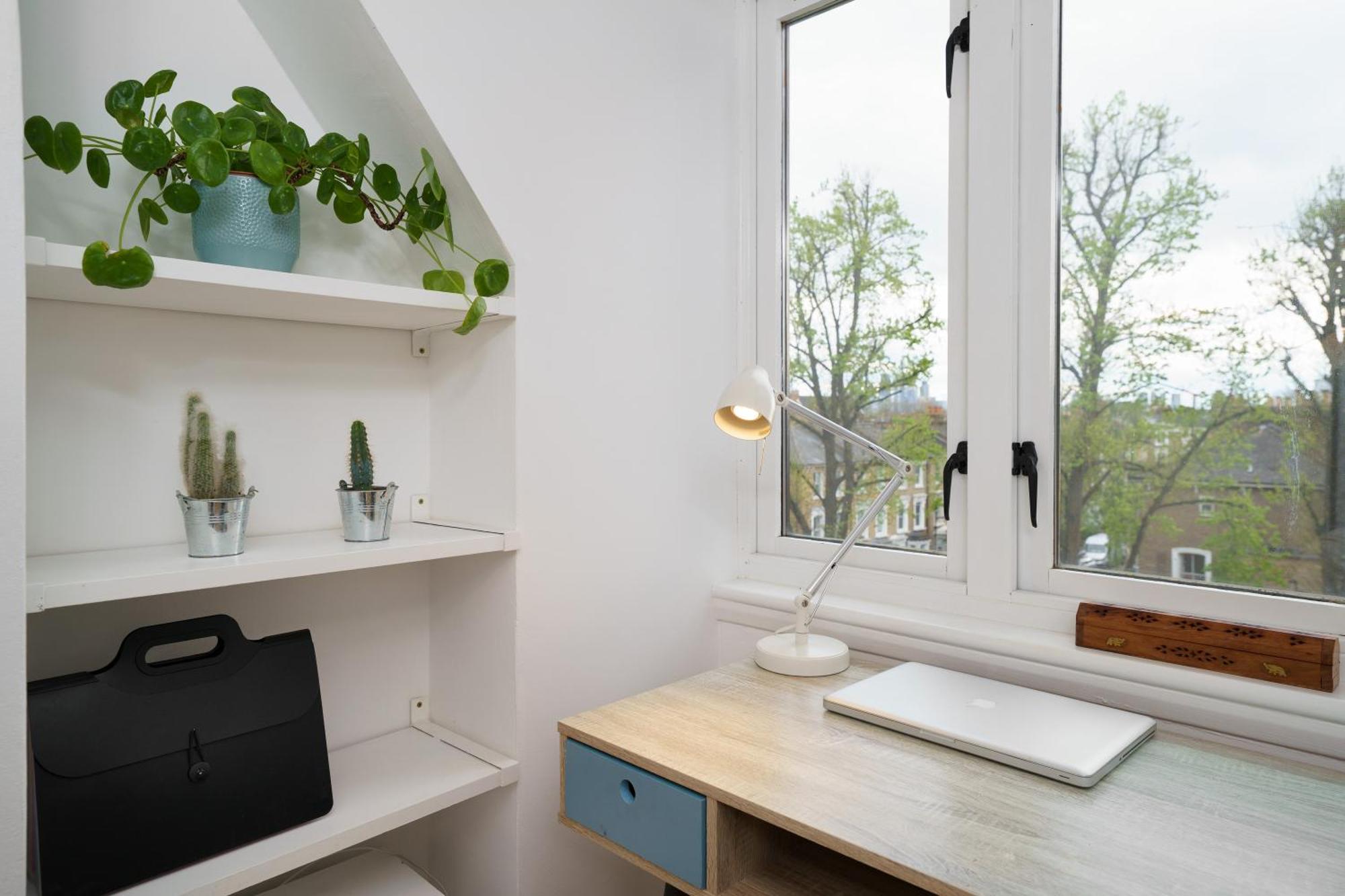 Lovely Apartment In Victoria Park Village Londres Exterior foto