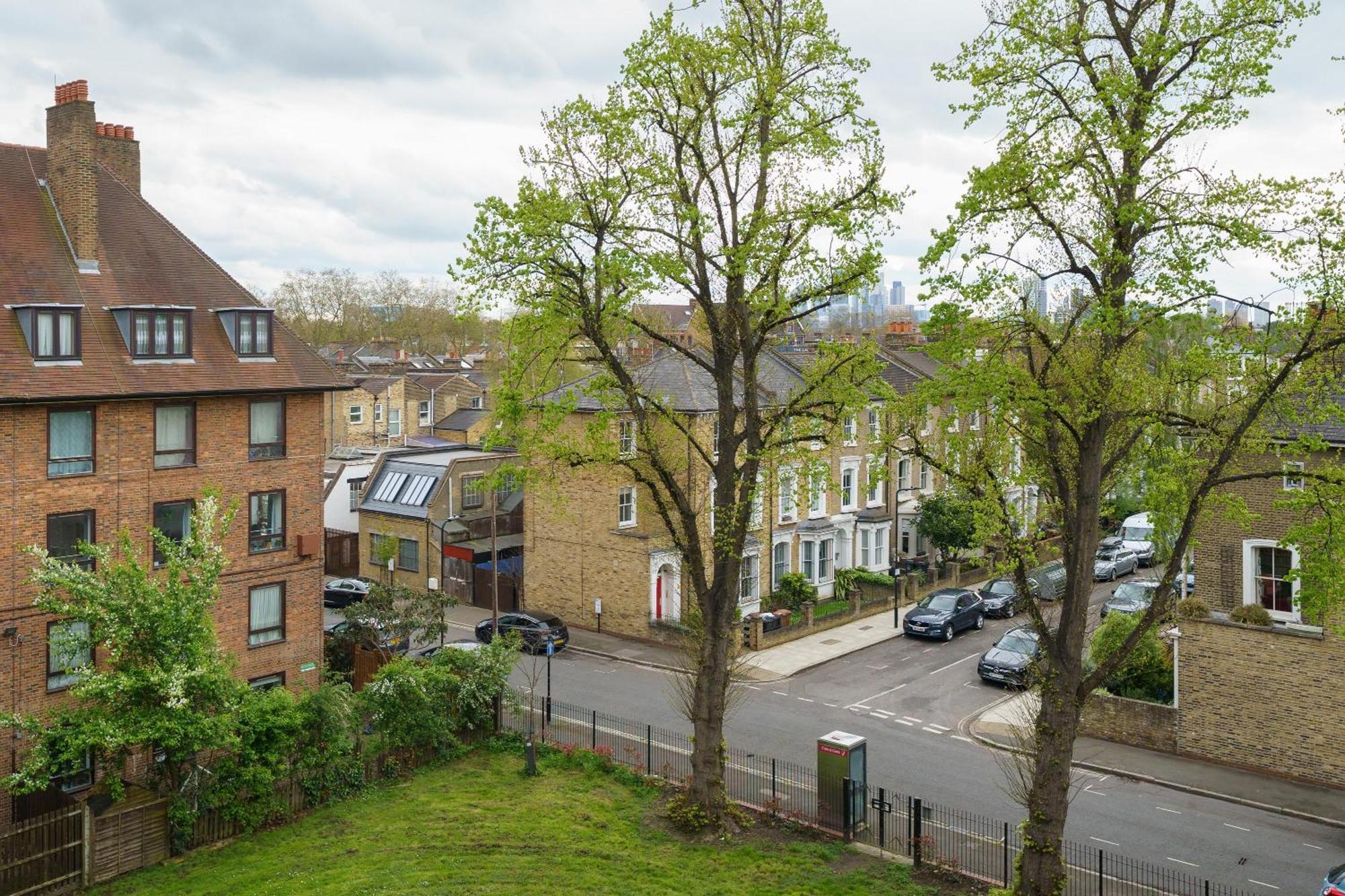 Lovely Apartment In Victoria Park Village Londres Exterior foto